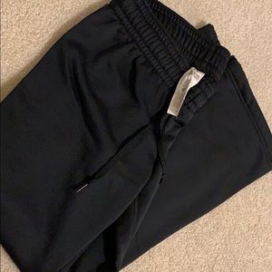Women’s UnderArmour sweatpants.